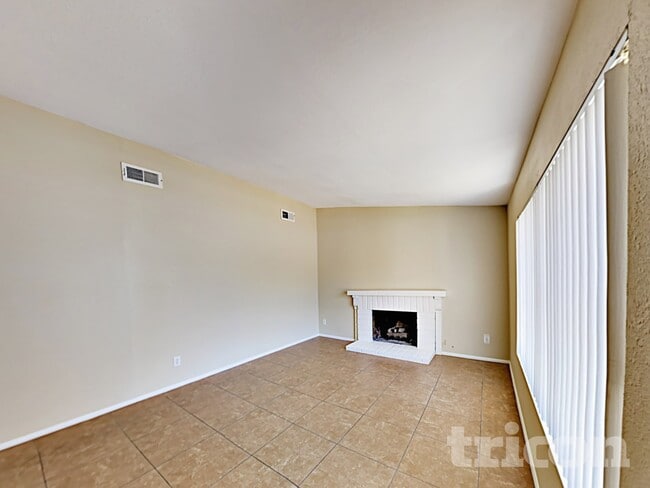 Photo - 5532 Spencer St