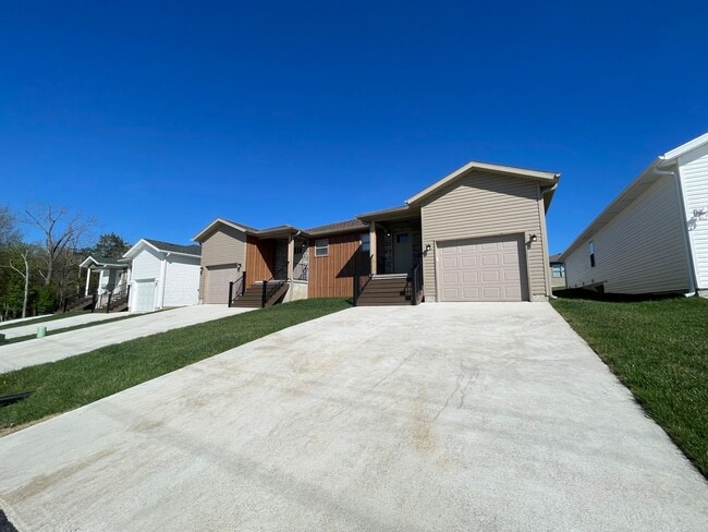Building Photo - New Never Occupied - Brand New 2 bedroom 2 bath Duplex in Kimberling City, MO