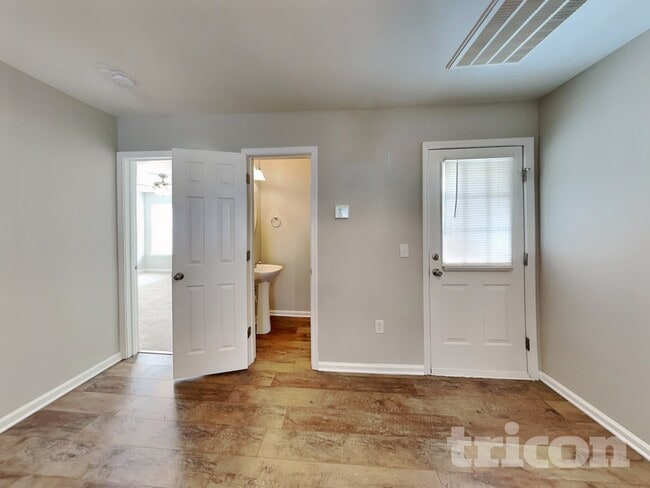 Photo - 224 Barnevelder Dr