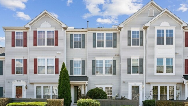 Discover the charm of this beautifully upd... - Discover the charm of this beautifully upd... Condo