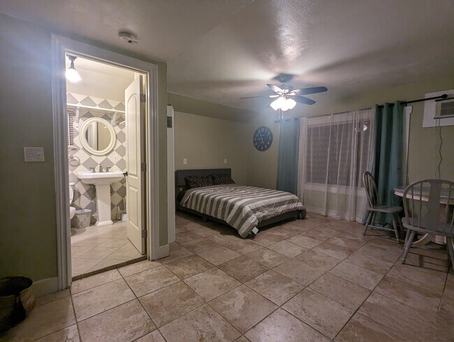 Bathroom/Bedroom - 1140 Arcade Blvd