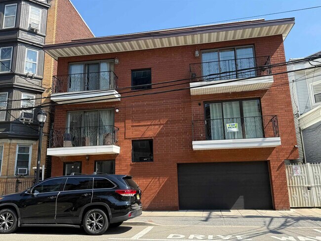 Building Photo - 226-228 49th St Unit 3