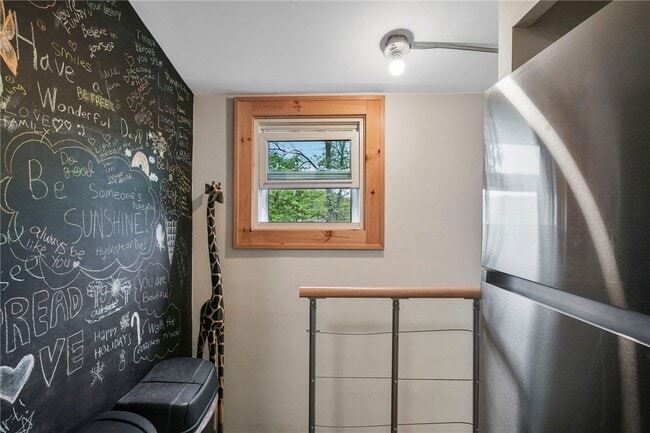 Photo - 570 Spencer Rd