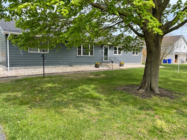 Photo - 18429 Linden Ln