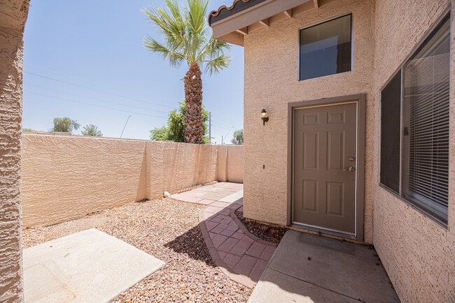 2019 W Lemon Tree Pl