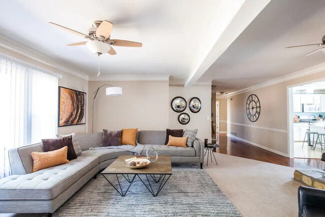 Photo - 1129 Chartley Dr SW