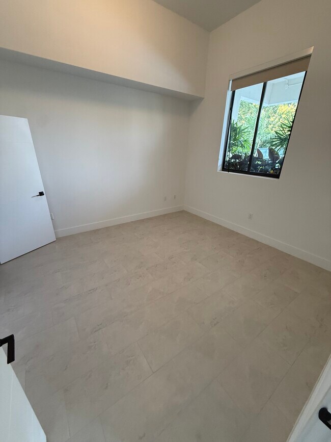 Photo - 2507 NE 182nd St Unit A2