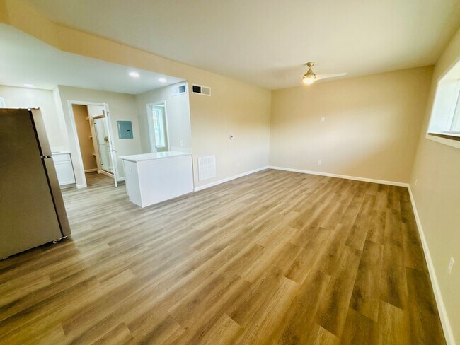 Photo - 100 W Superior St Unit 2