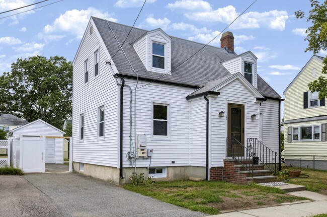 22 Ruggles St