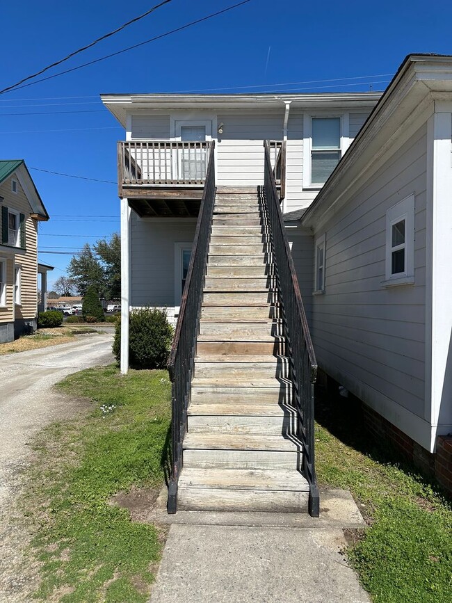 Photo - 319 W 2nd St Unidad B