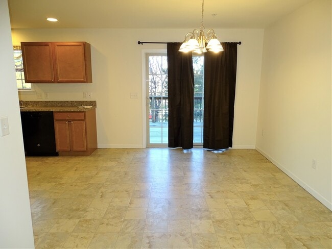 Photo - 346 Alexandria Ct