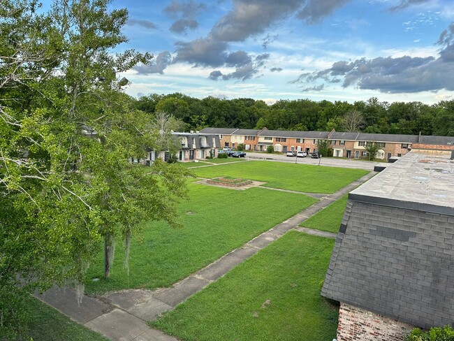 Building Photo - Classic Villas Rental