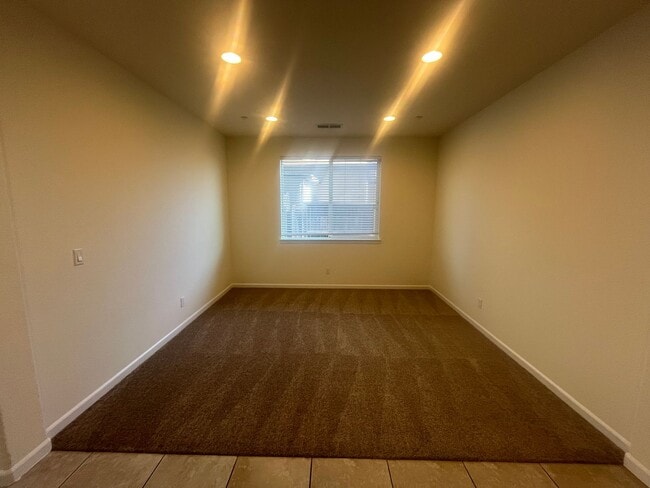 Photo - 4 Bedroom 2, Bath, 2900 sqft. w/t Separate 1 Bedroom 1 Bath Guest Quarters for Lease.