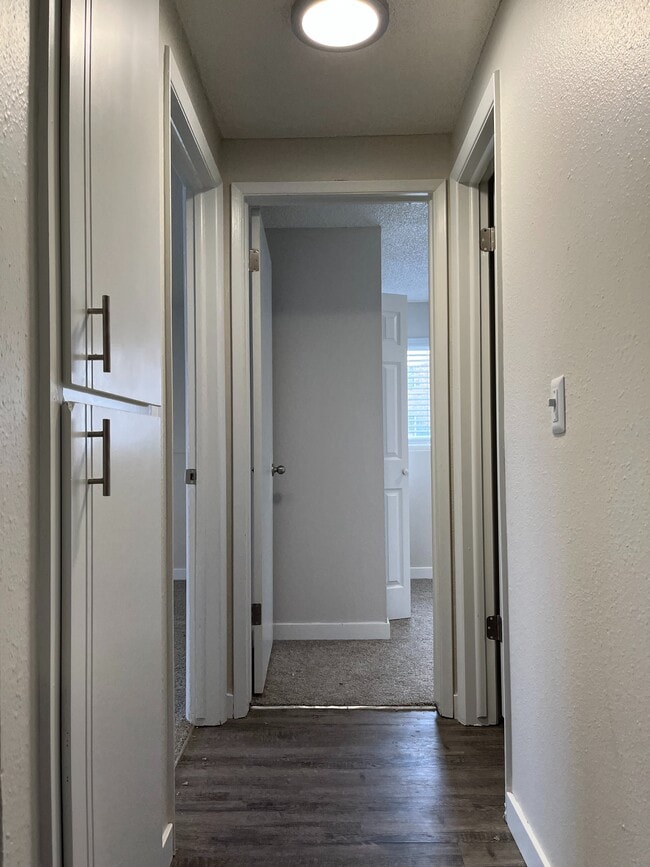 Lennox_hallway - The Lennox Apartments