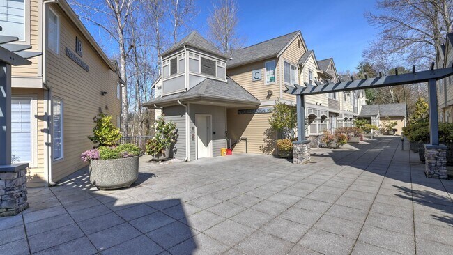 Photo - Updated Kirkland Townhome in Lochshire Condominiums with Premium Amenities- Available NOW