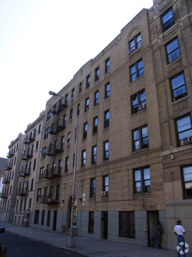2330 Ryer Ave - 2330 Ryer Ave