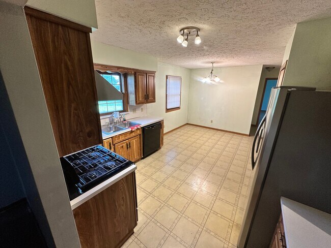 Photo - 626 Harrison Rd