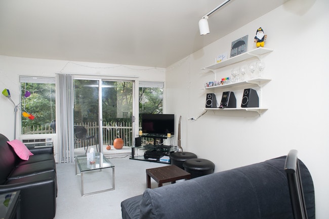 Photo - 406 Packard Apartments