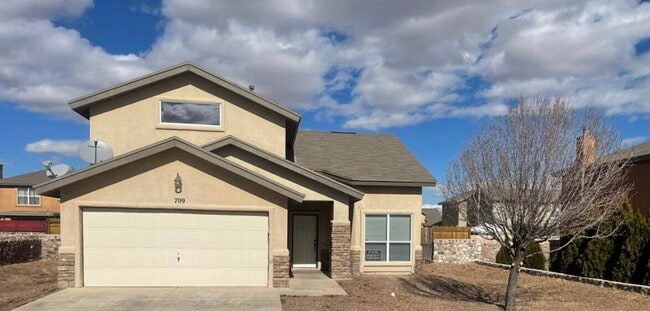 Building Photo - 709 Portillo Dr