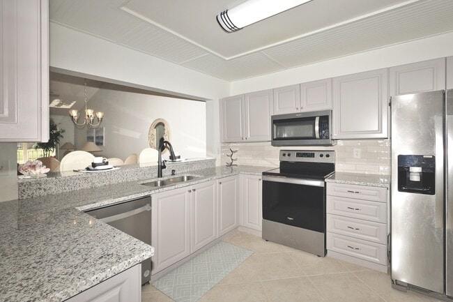 Photo - 5932 Cranbrook Way