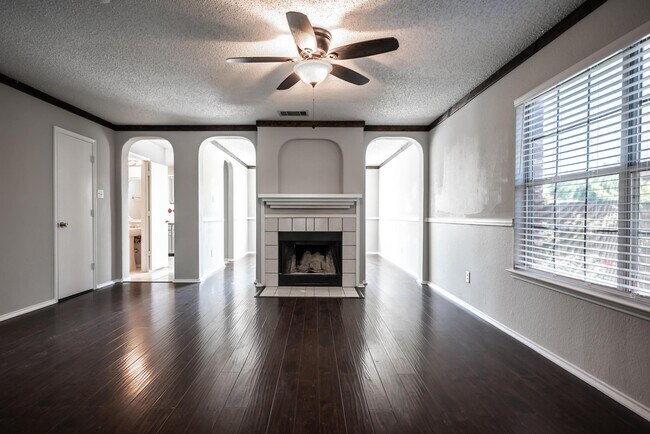 Photo - 309 Longshore Dr