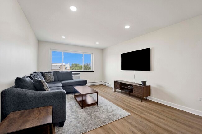 Photo - 607 W Wrightwood Ave Unidad 603 Rental