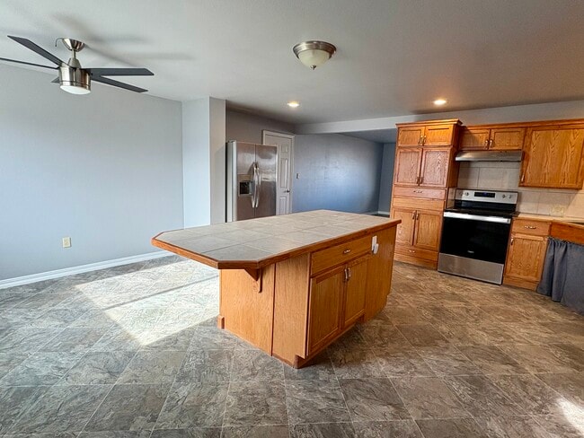 Photo - 240 Circle Dr