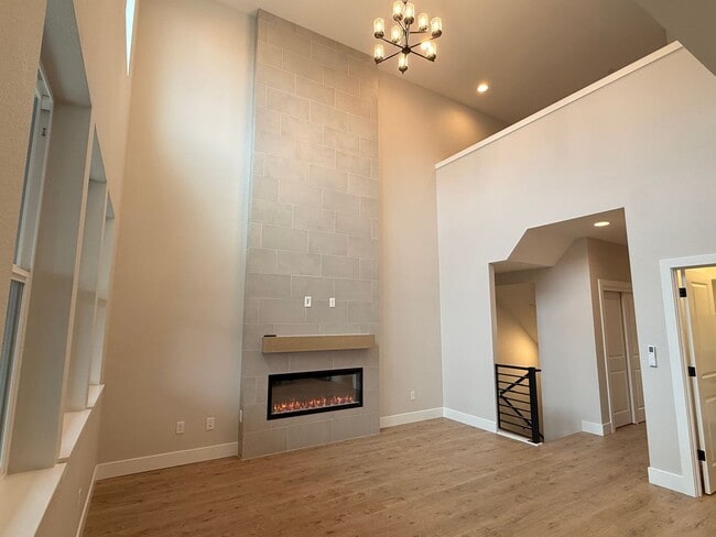 Building Photo - Goregous 3 Bedroom with Loft and Bonus Room! High Ceilings! Pantry! Keyless Entry! Double Oven & ...