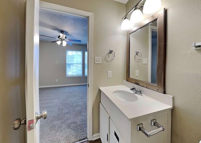 Photo - 1596 Matthew Allen Cir