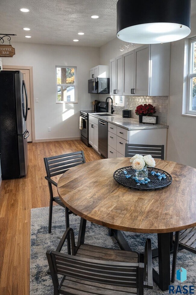 Photo - 920 S Summit Ave