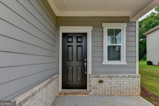Photo - 175 Grey Falcon Ave