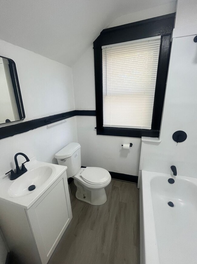 Photo - Gorgeous 3 bedroom fully renovated house!