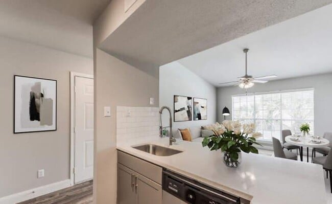 Photo - 1 bedroom in Webster TX 77598 Unit 1047