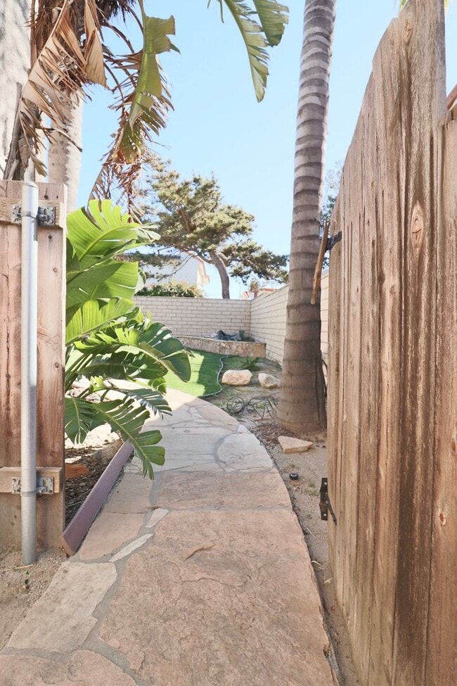 Photo - 1470 Dara St