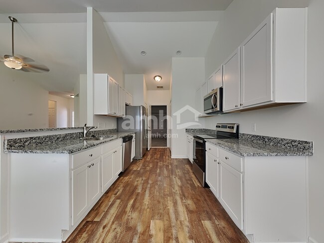 Photo - 8 Prominence Point