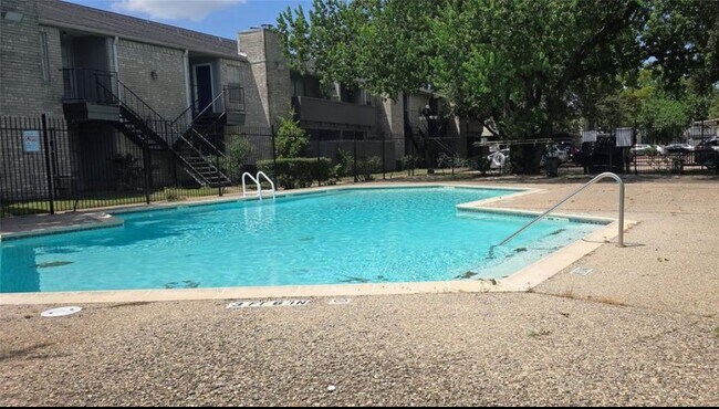 Photo - 9700 Leawood Blvd Unidad 702