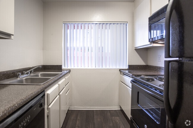 1BR, 1BA-725 SF