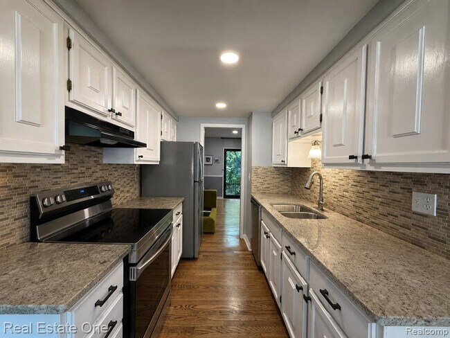Photo - 1403 Oakbrook E Dr Unit 93
