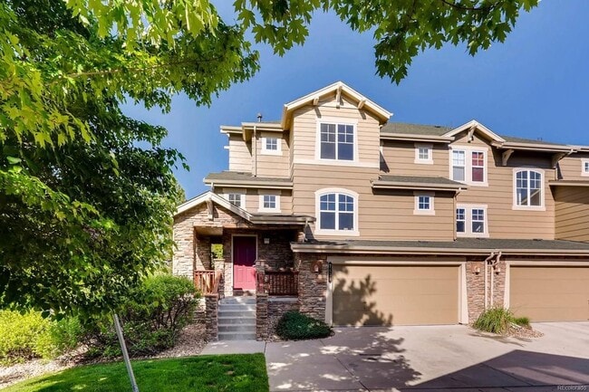 Building Photo - 3 Bedroom, 3.5 Bath End Unit Townhome, 2 C...