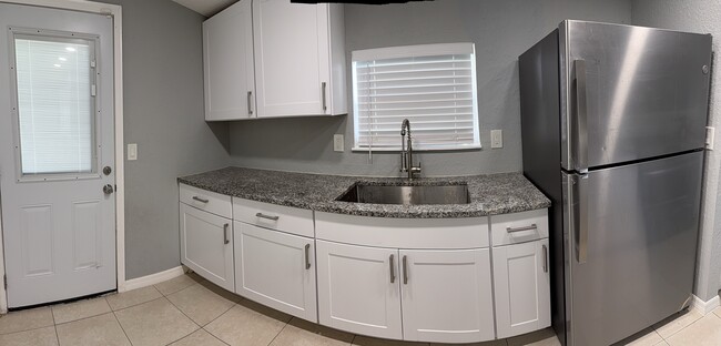 Building Photo - 5005 Eastwood Dr Rental