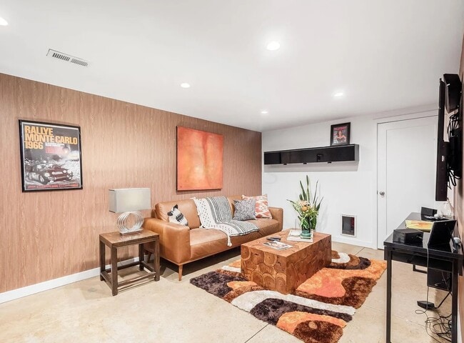 Photo - 986 Summit St