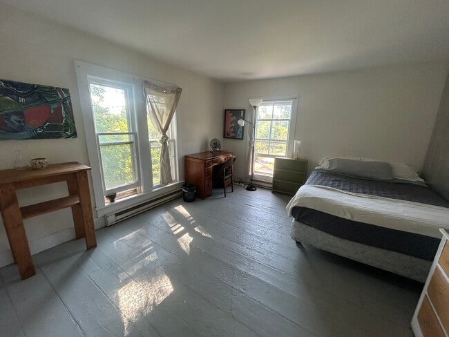 Building Photo - 19 Cary Rd Unit Mocha - Private Bedroom