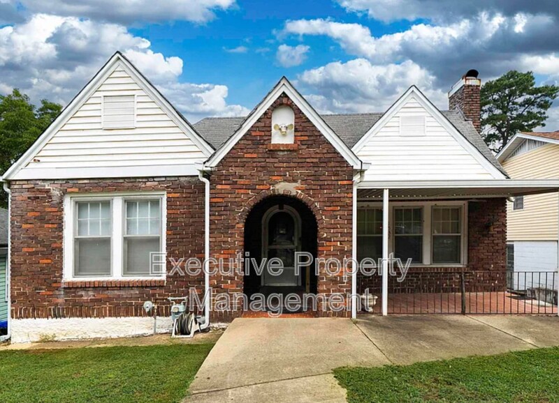 Photo - 1532 Graymont Ave W