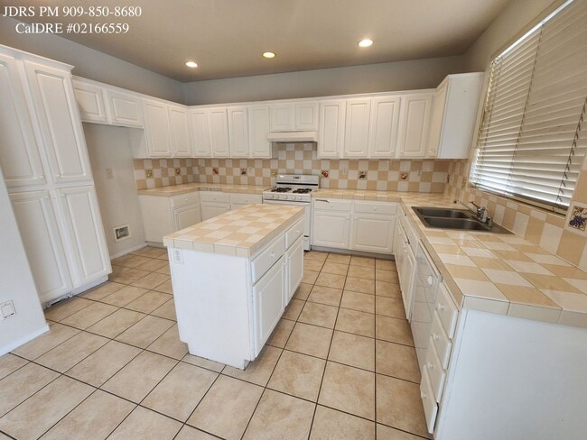 Photo - Fontana 4 bedroom Home