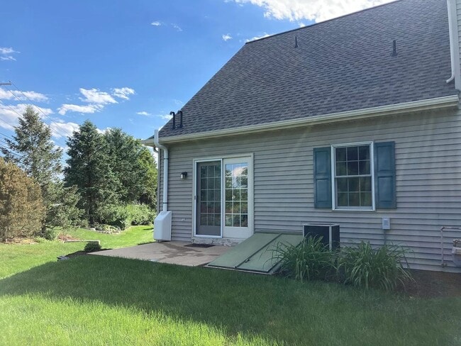 Photo - Spacious 3 Bed 2 Bath Townhouse In Lititz