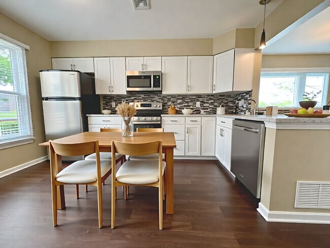 Photo - 2 Bedroom 2.5 Bathroom in Hummelstown!