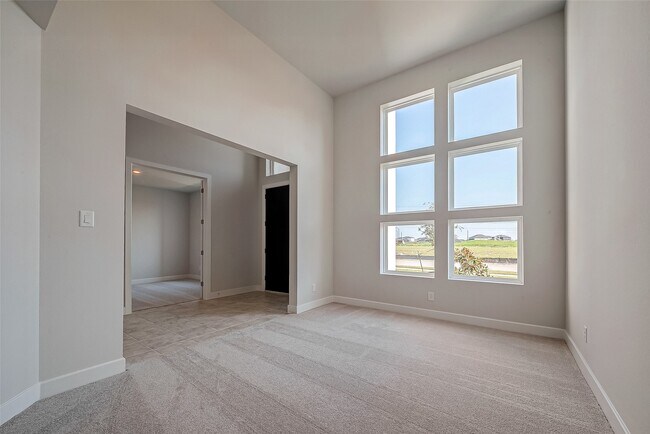 Photo - 21711 Emerton Cres Wy