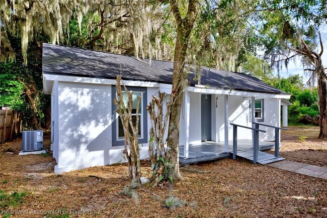 Photo - 915 S Waldron Ave