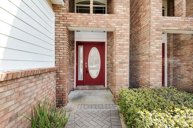 Building Photo - Charming 2-Bed, 2.5-Bath Townhouse Retreat in the Heart of Fort Walton Beach! Unit E