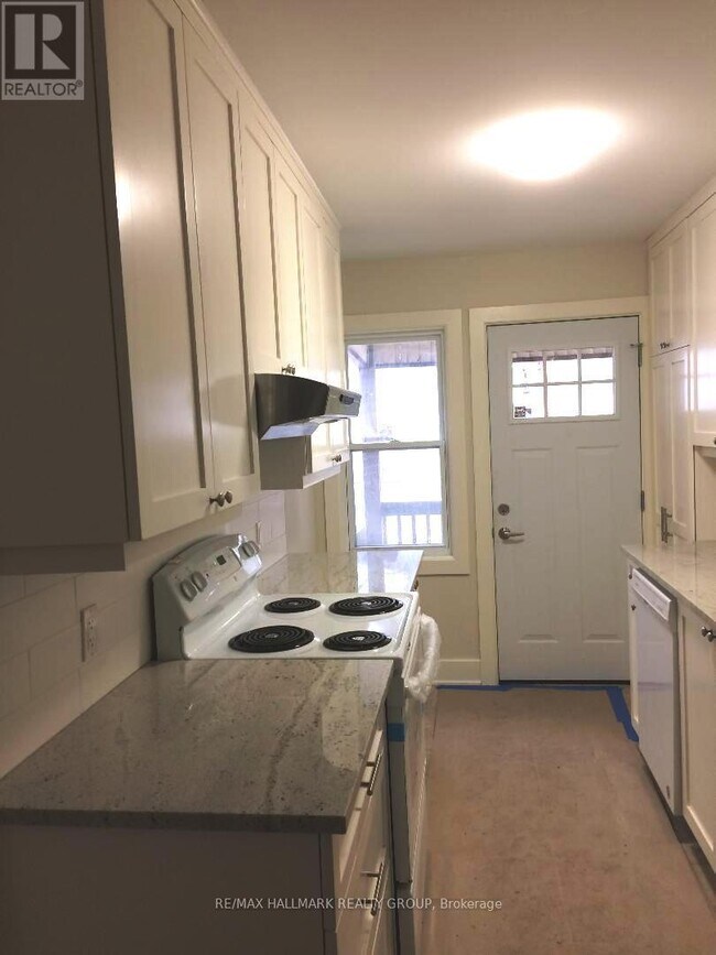 Photo - 568 Gladstone Ave